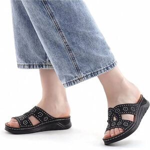 (22-2930)  MUSSHOE womens Wedge SZ 7